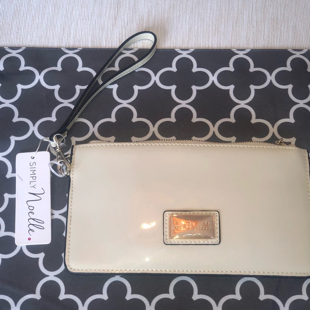 Wristlet or wallet w zipper! Laquer finish creme!